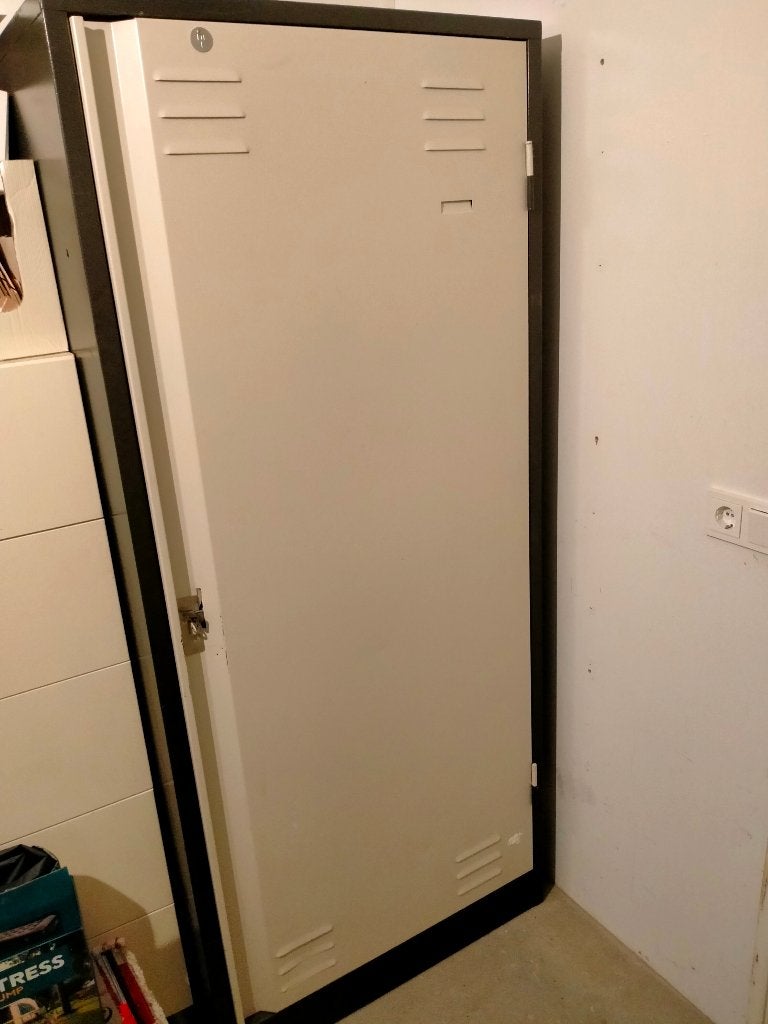 2 stalen kasten, Ophalen