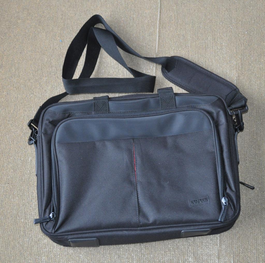 P385 Laptoptas (Staples) Luxe Laptoptas met draagriem, Computers en Software, Laptoptassen, Ophalen, Schouderband, 17 inch of meer