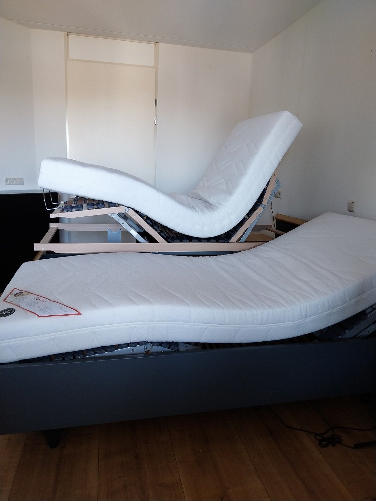 2 seniorenbedden verstel en koppelbaar 180x210, Ophalen, Verstelbaar, 210 cm, Tweepersoons