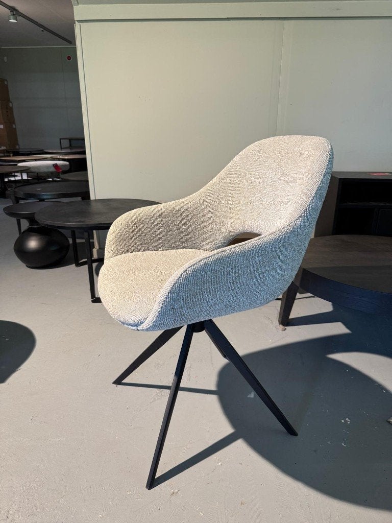 Eetkamerstoel Riley S v 4 l Whoon l Meubilex I€940 voor €549, Ophalen, Zo goed als nieuw, Grijs, Stof