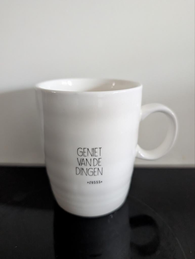 Zusss beker met oor" geniet van de dingen", Ophalen of Verzenden, Zo goed als nieuw, Overige stijlen, Kop(pen) en/of Schotel(s)