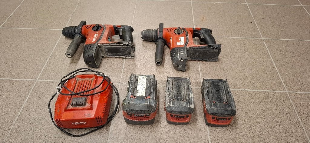 Defect 2x Hilti boorhamer, 1x oplader, 1x 3.9 en 2x 3.0 accu, Ophalen of Verzenden, Gebruikt, Boormachine, Klopboormechanisme