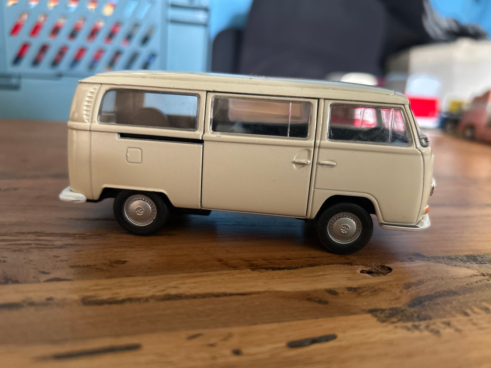 Volkswagen T1 Bus Modelauto - Crème, Overige merken, Auto, 1:32 tot 1:50, Ophalen of Verzenden