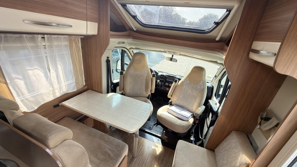 Keurig netjes met Queensbed De Carado T339 Uit 2017|62dkm|E6, Caravans en Kamperen, Campers, Ringverwarming, Fiat, Bedrijf, Tot en met 3