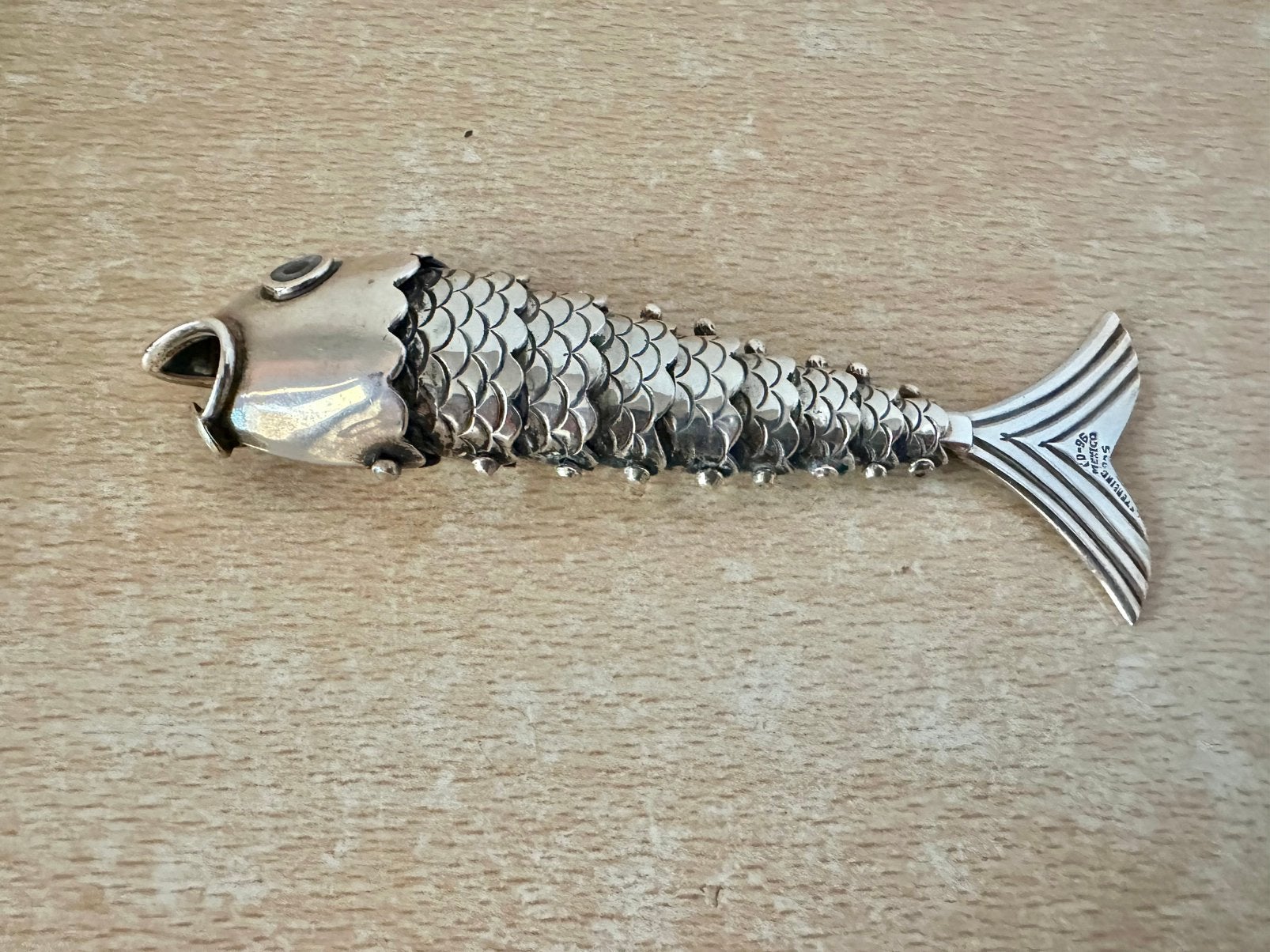 Sterling zilveren vis flesopener met abalone ogen, Antiek en Kunst, Ophalen of Verzenden, Zilver