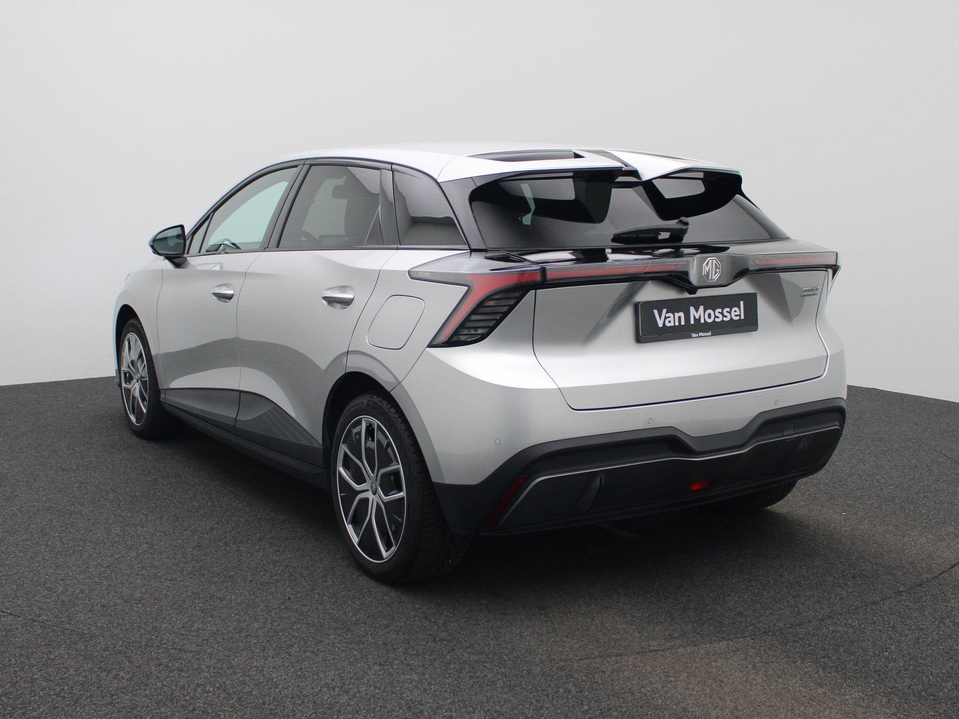 MG 4 64 kWh Luxury | 360 Camera | Stoelverwarming | Stuurver, Auto's, MG, Automaat, 12 maanden, Gebruikt, 1675 kg