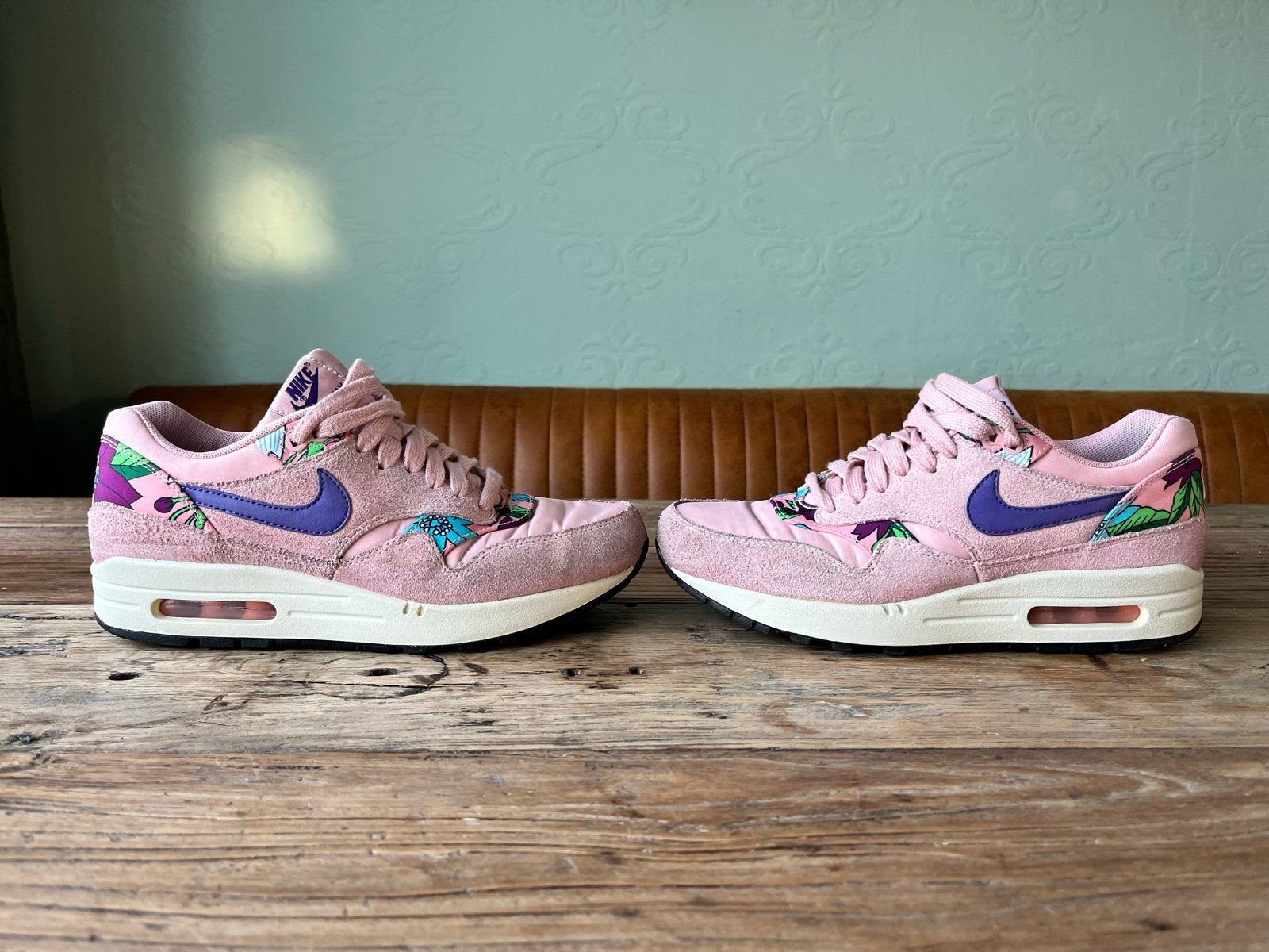 Nike Air Max 1 Roze met bloemenprint - Maat 39, Ophalen of Verzenden, Sneakers of Gympen, Roze, Gedragen