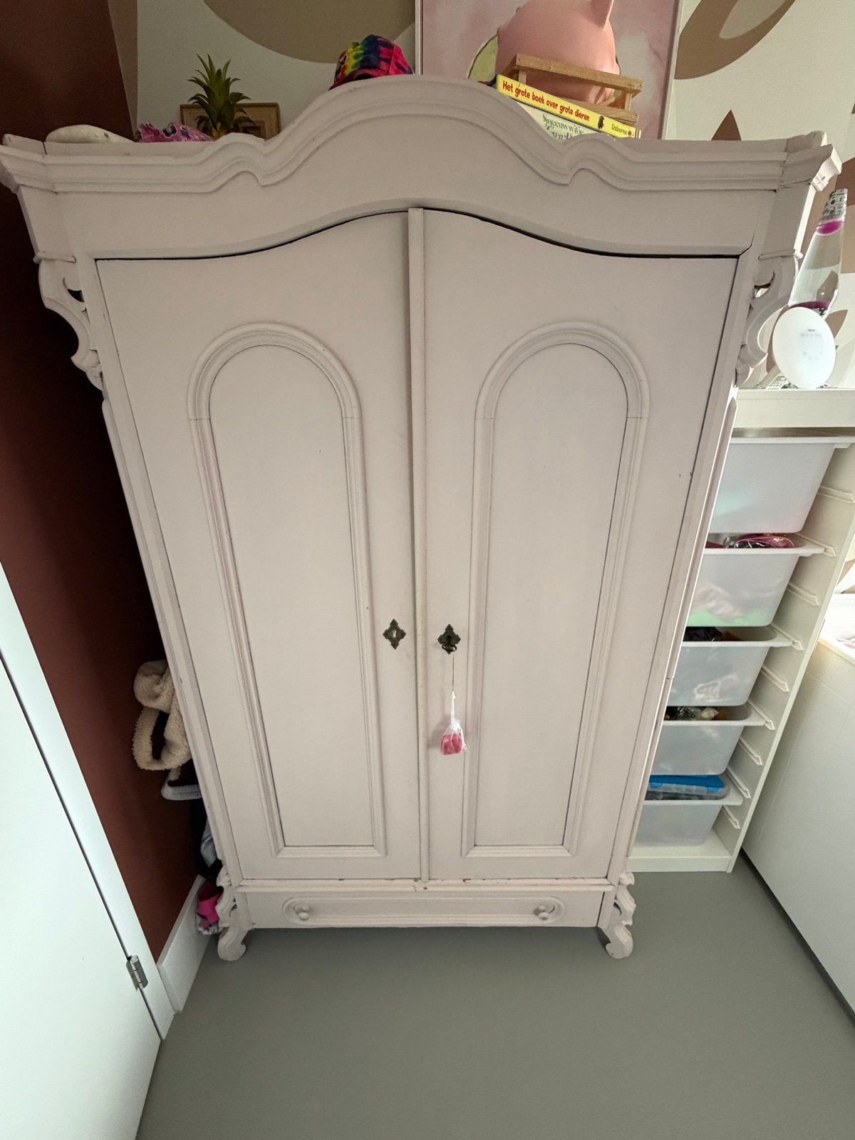 Brocante kast in mat roze, Ophalen