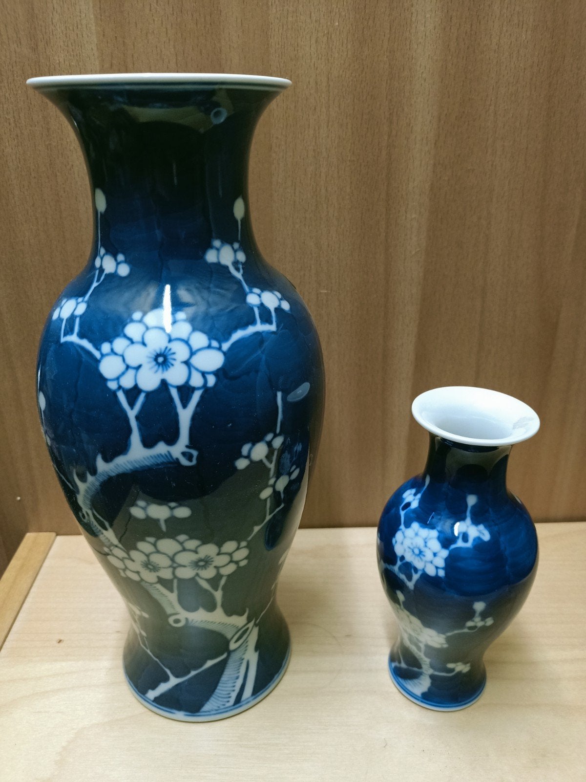 Set van 2 Chinese blauw-witte vazen met bloesemmotief, Antiek en Kunst, Ophalen of Verzenden
