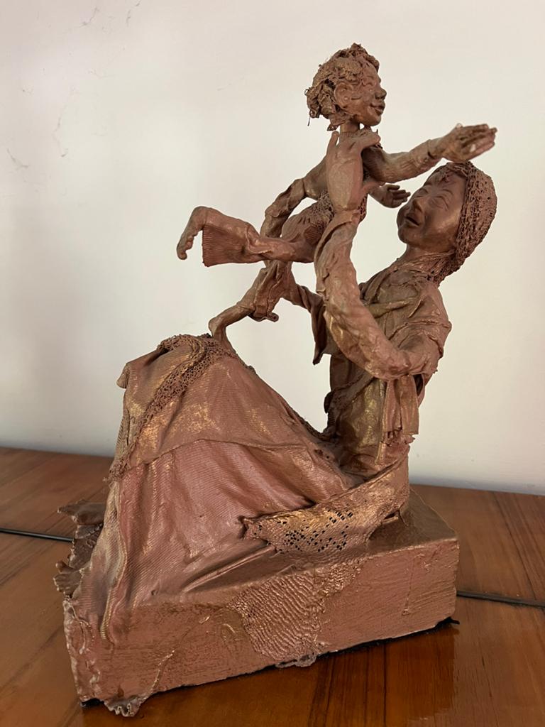 Bronskleurige beeld ‘moeder met kind’, Antiek en Kunst, Ophalen of Verzenden