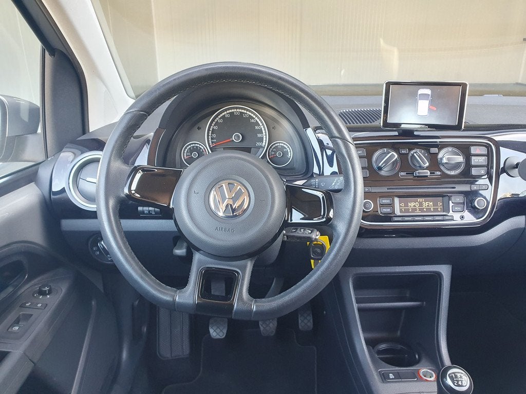 Volkswagen up! 1.0 high up! BlueMotion NAVI/CRUISE/PDC/AIRCO, Voorwielaandrijving, Euro 5, Gebruikt, Up!