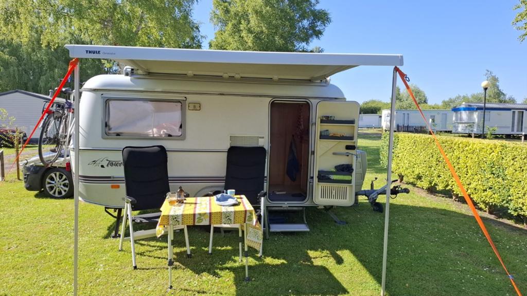 Eriba Touring Triton 420 (1997) - Compacte 2-persoons carava, Particulier