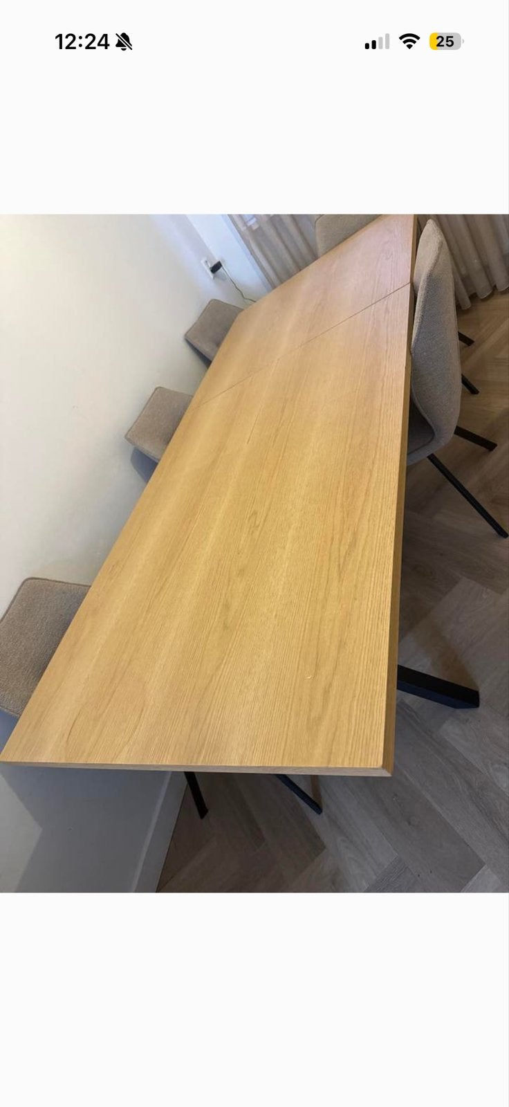 Uitschuifbare eettafel met licht houten blad en zwart onders, Gebruikt, Vijf personen of meer, 150 tot 200 cm, Rechthoekig