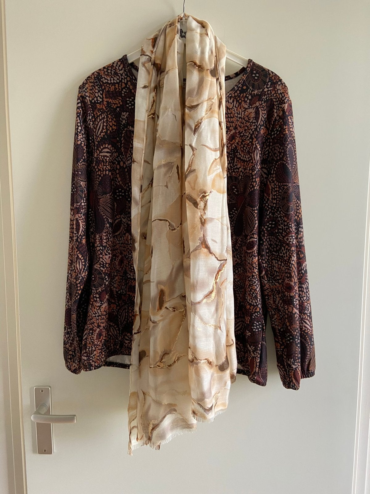 Dunne Trui met een Sjaal, Ophalen of Verzenden, Nieuw, Maat 46/48 (XL) of groter