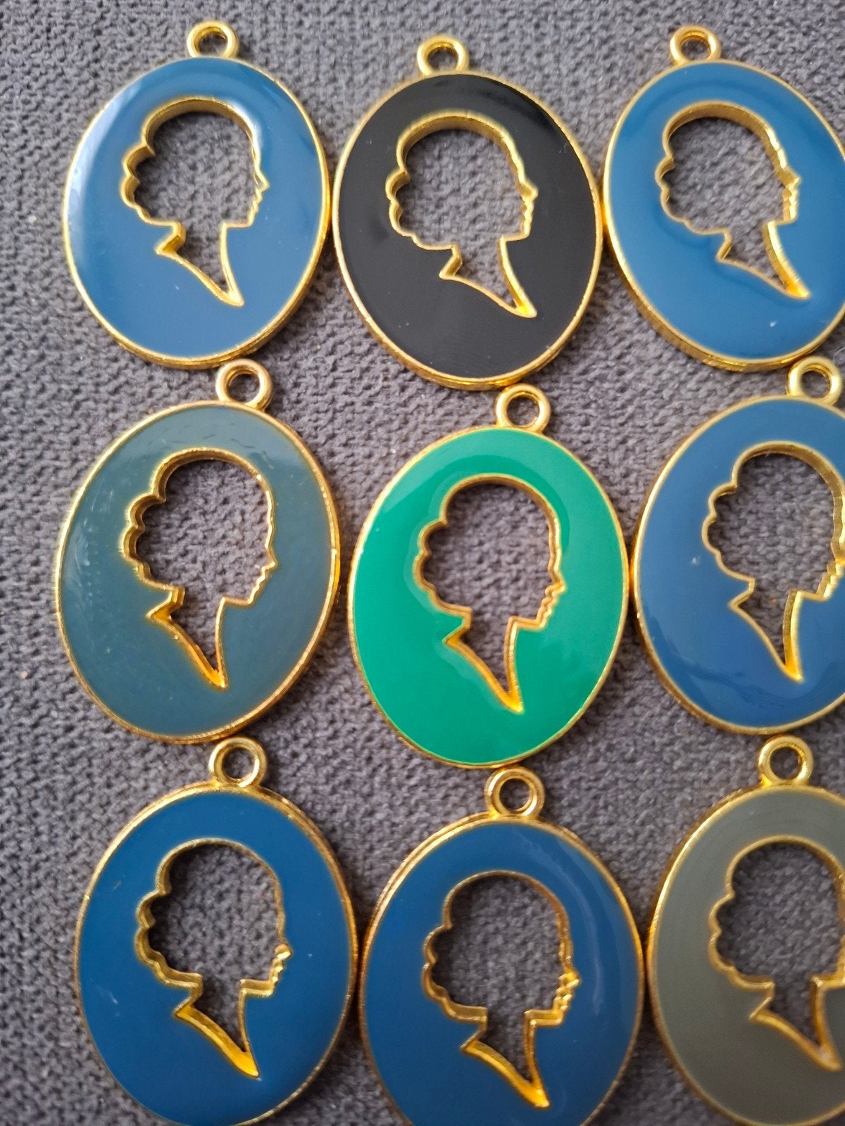 12 stuks hangers bedels metaal goud blauw zwart, Sieraden, Tassen en Uiterlijk, Kettinghangers, Overige materialen, -, -, Nieuw