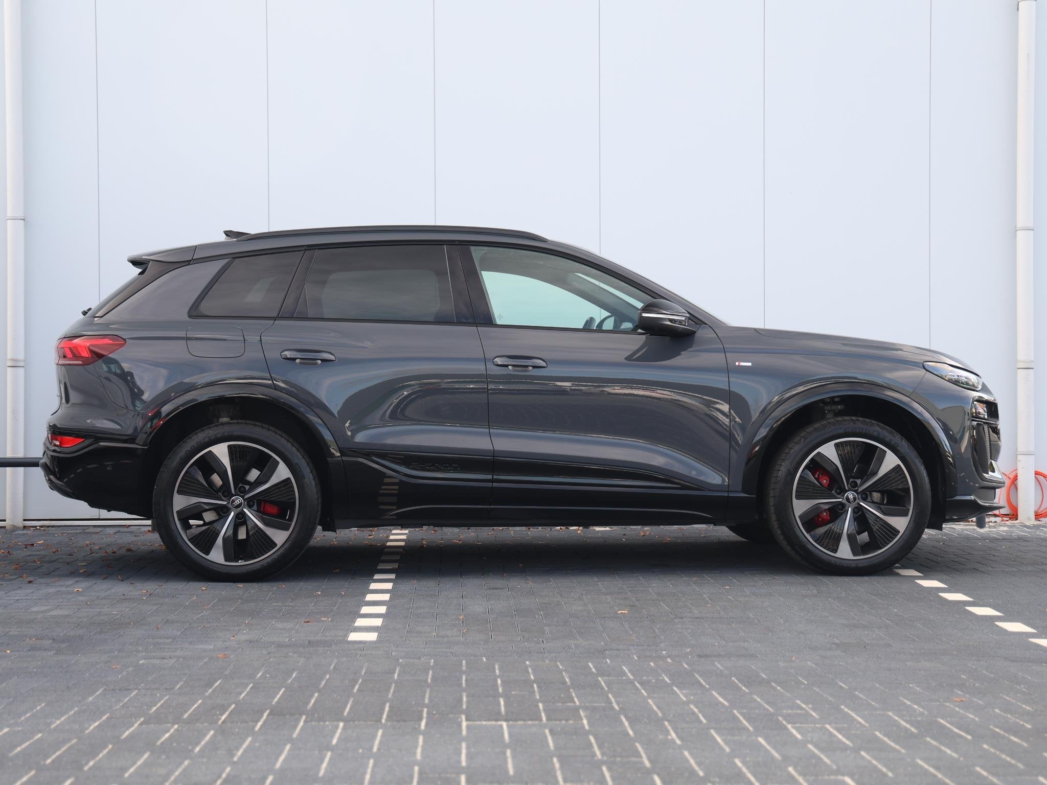 Audi Q6 e-tron S edition quattro 100 kWh 388pk | Luchtvering, Auto's, Automaat, Gebruikt, Parkeerassistent, 625 km