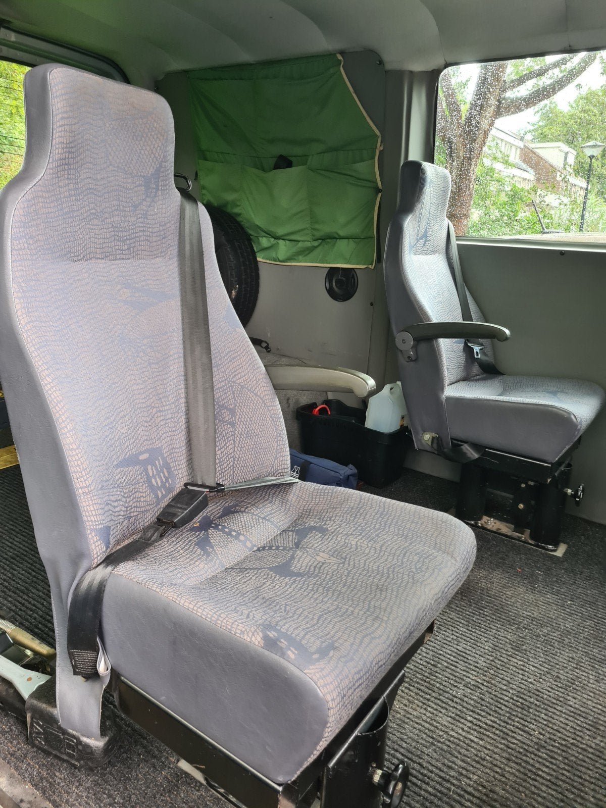 2 stuks camper bus stoelen met vaste gordels., Ophalen