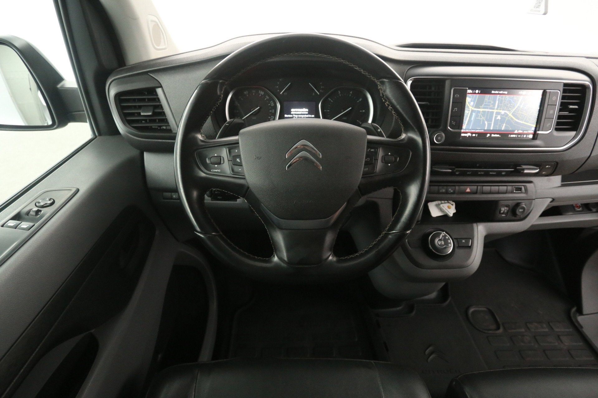 Citroën Jumpy 2.0 BlueHDI 180PK L3H1 | Automaat | Clima | C, Auto's, Gebruikt, Euro 6, 2500 kg, Zwart