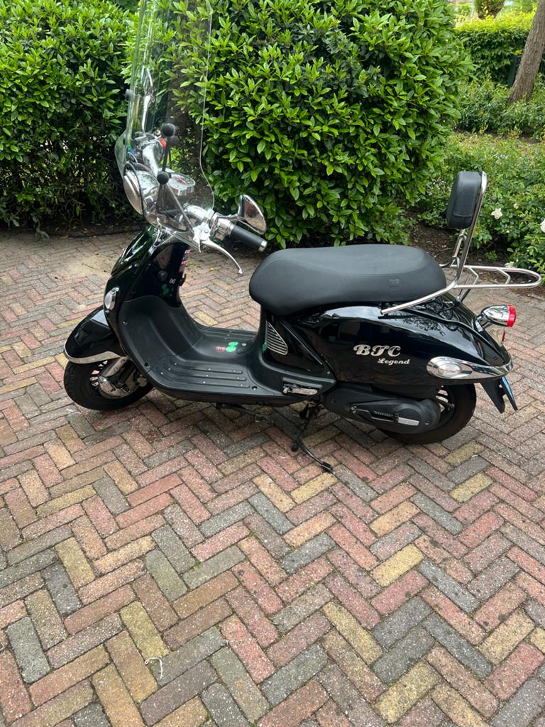 Zwarte BTC Legend Scooter - Zo goed als nieuw, Ophalen, Zo goed als nieuw, Overige typen, Overige merken