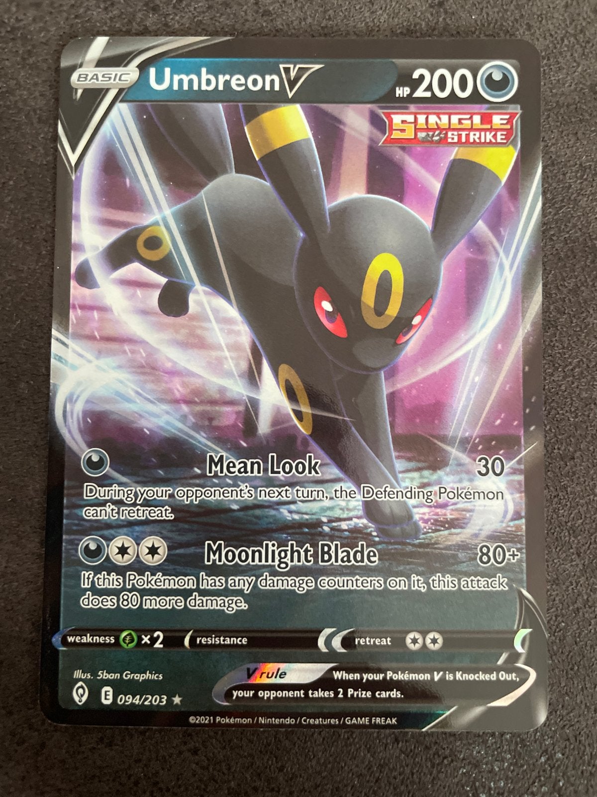 Umbreon V Pokémon kaart (094/203) - Evolving skies, Ophalen of Verzenden, Zo goed als nieuw, Losse kaart