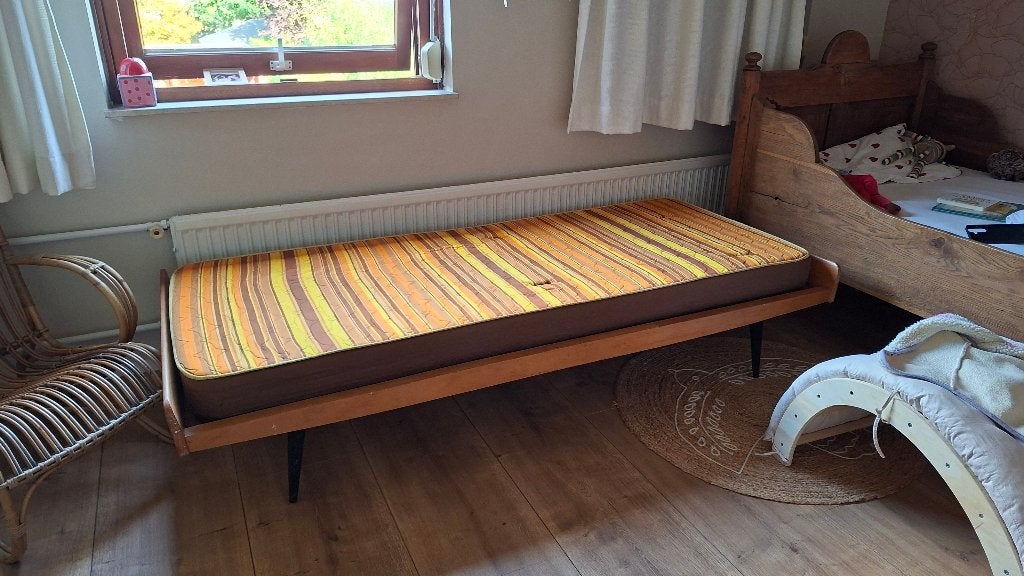 Eenpersoonsbed met lattenbodem en matras, Ophalen, Gebruikt, Eenpersoons, Meerkleurig