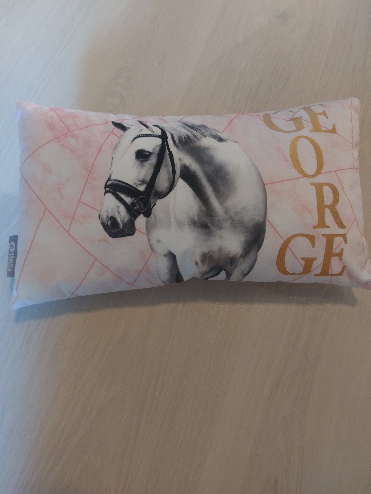 Sierkussen met paardenprint en 'GEORGE'., Ophalen, Overige merken, Gebruikt, Met print