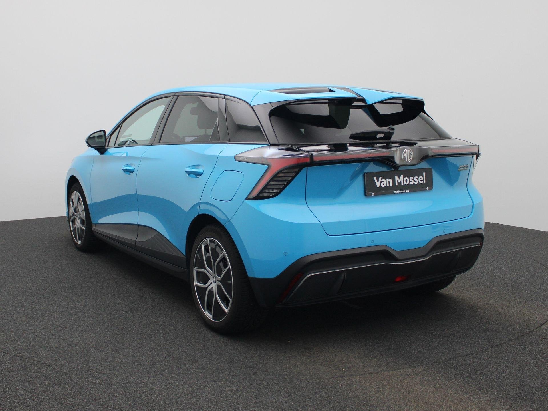 MG 4 64 kWh Luxury | WLTP 435 | Navi | 18"LMV | ACC | ECC |, Auto's, MG, Automaat, Gebruikt, Zwart, 1675 kg
