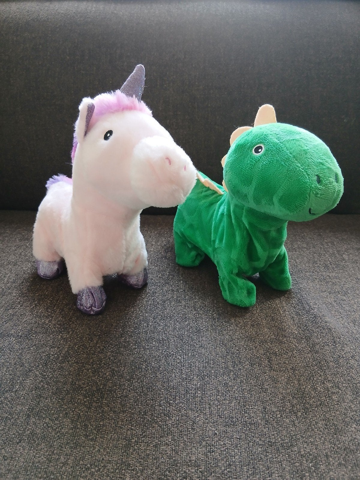 Zelf lopende unicorn en dino, Kinderen en Baby's, Speelgoed | Knuffels en Pluche, Ophalen of Verzenden, Gebruikt, Overige typen