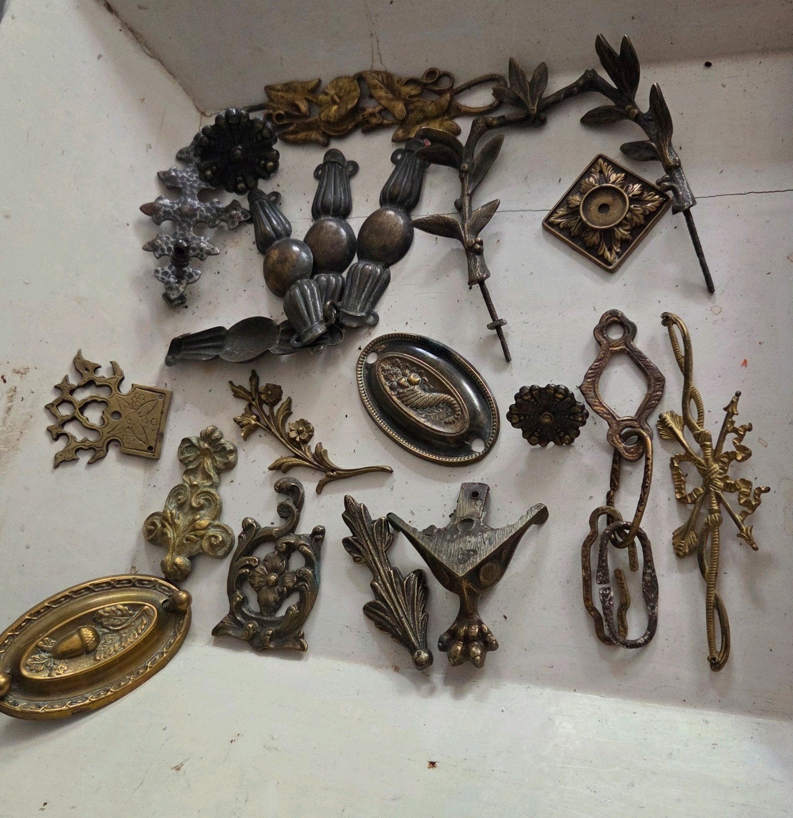 20 mooie antieke Ornamenten diverse brons
Alleen in 1 koop, Ophalen of Verzenden
