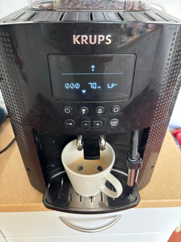 Krups EA815070 volautomatische koffiemachine, Witgoed en Apparatuur, Koffiezetapparaten, Gebruikt, Koffiebonen, Koffiemachine