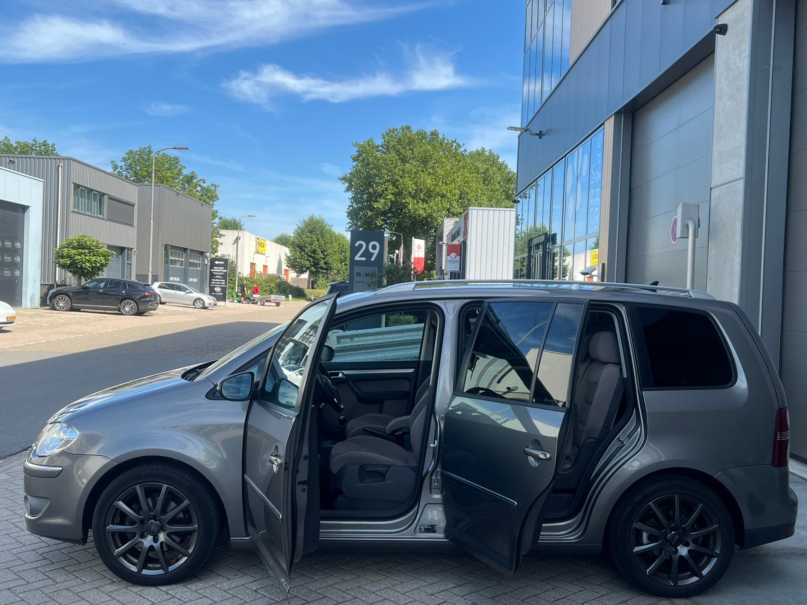 Nette Grijze Volkswagen Touran 1.4 TSI FaceLift/140PK/APK/AC, Auto's, Voorwielaandrijving, Stof, 4 cilinders, Bedrijf
