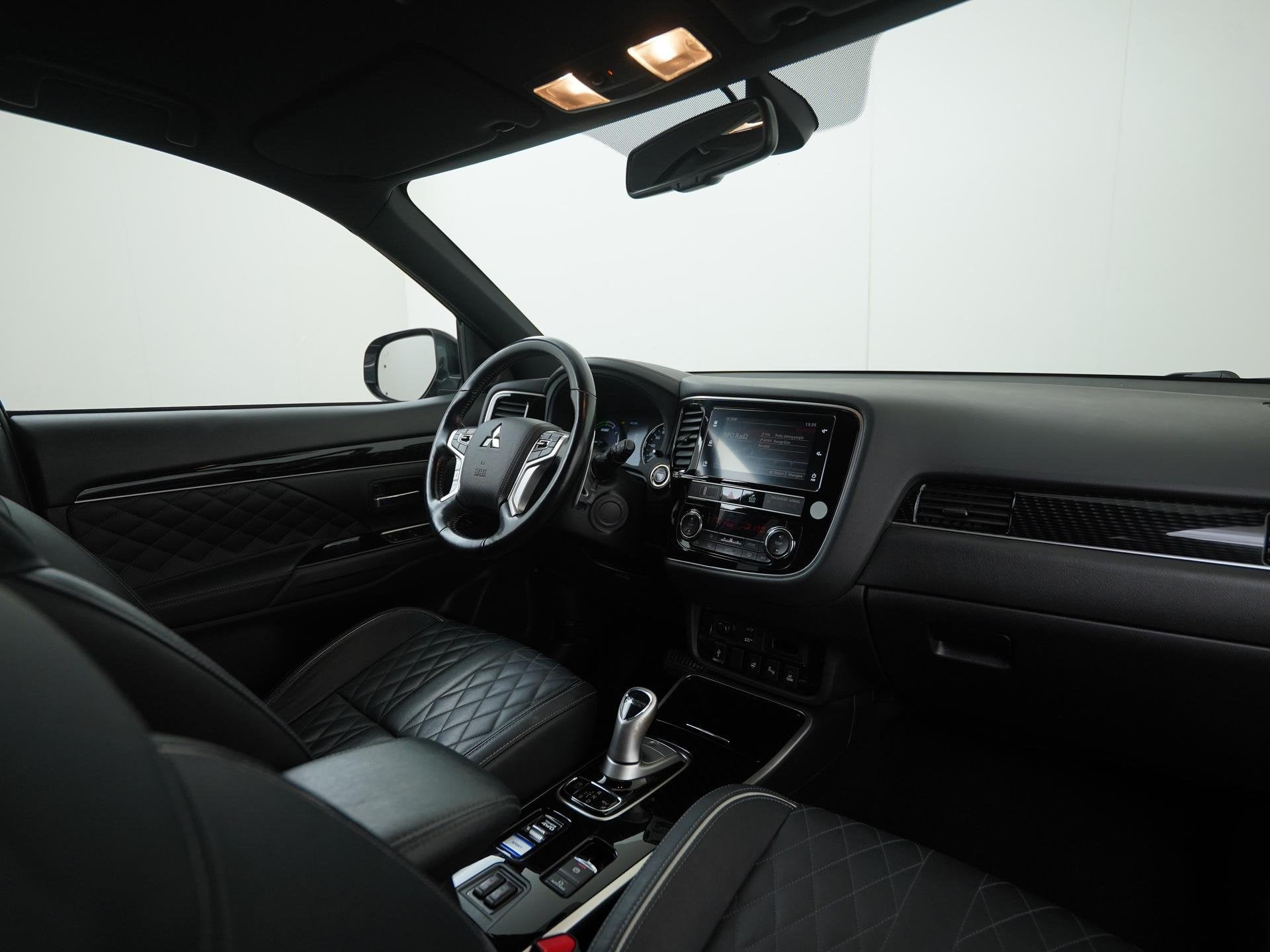 Mitsubishi Outlander 2.4 PHEV Instyle | Trekhaak | Leder | E, Auto's, Automaat, 14 kWh, Euro 6, 4 cilinders