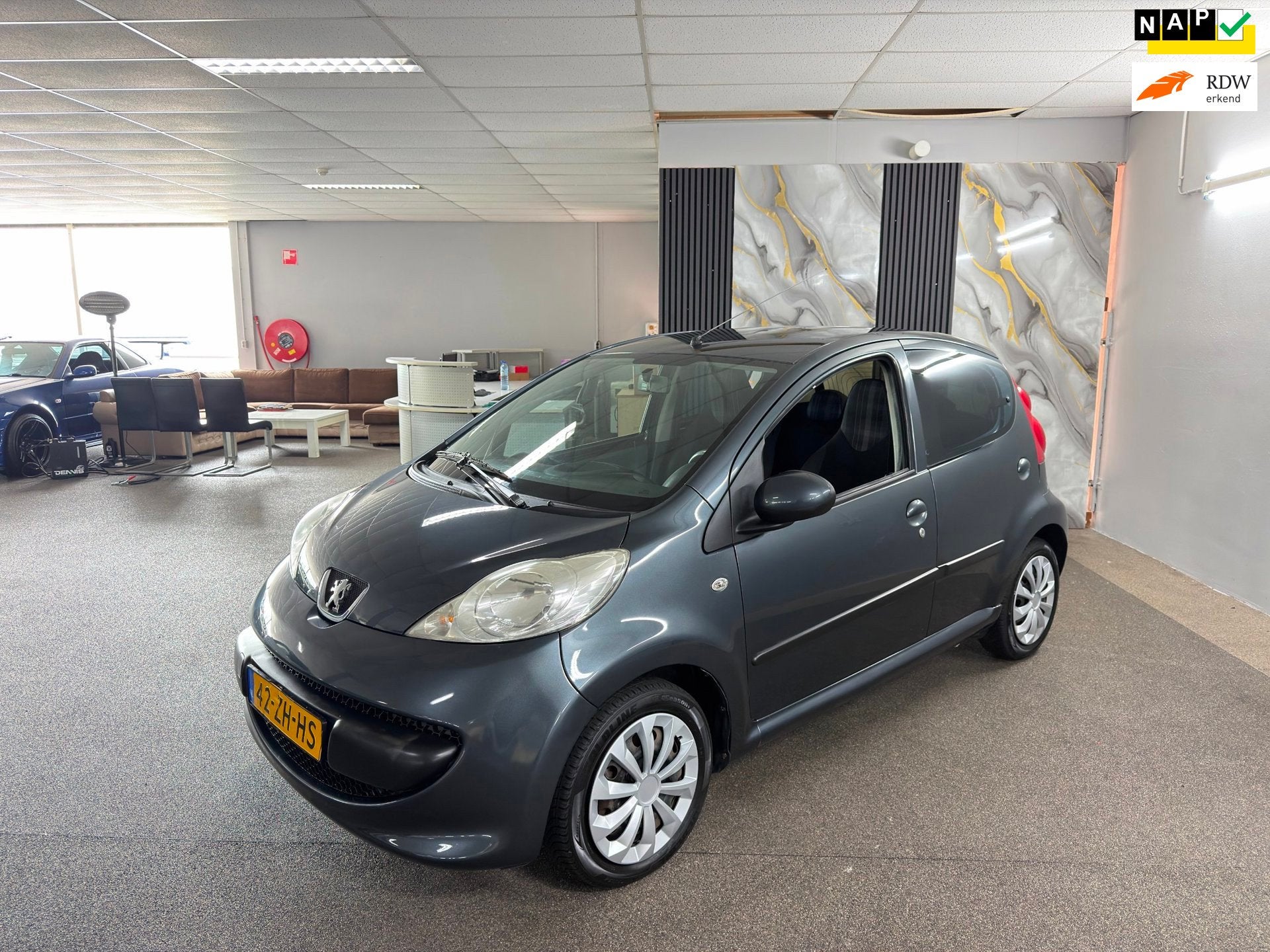 Peugeot 107 1.0-12V XS Urban Automaat,Apk Nieuw,Airco,E-Radi, Stof, Gebruikt, Zwart, 4 stoelen