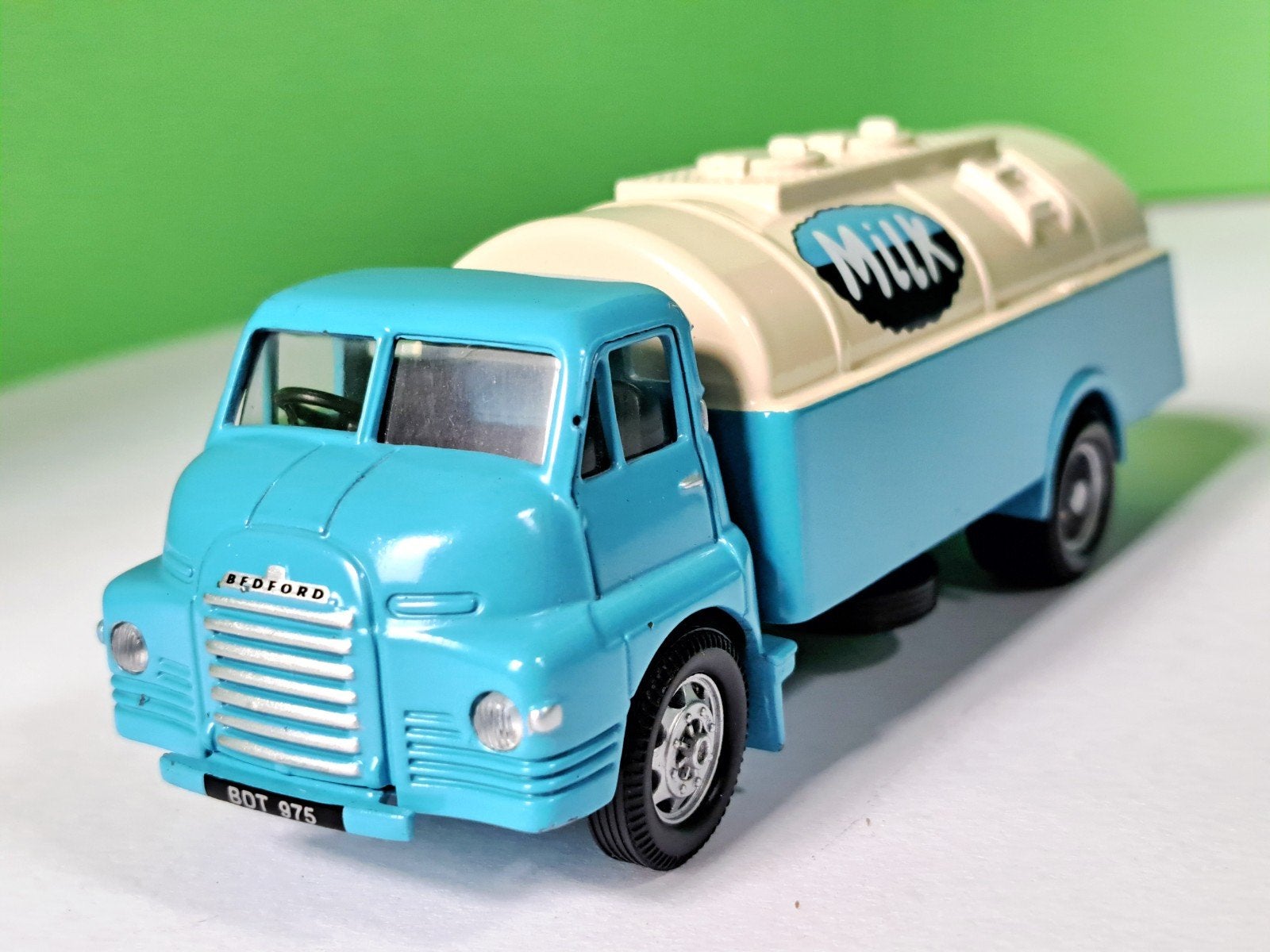 Corgi Classics Bedford S Tanker - Milk (Limited Edition), Ophalen of Verzenden, Zo goed als nieuw, Bus of Vrachtwagen, Corgi