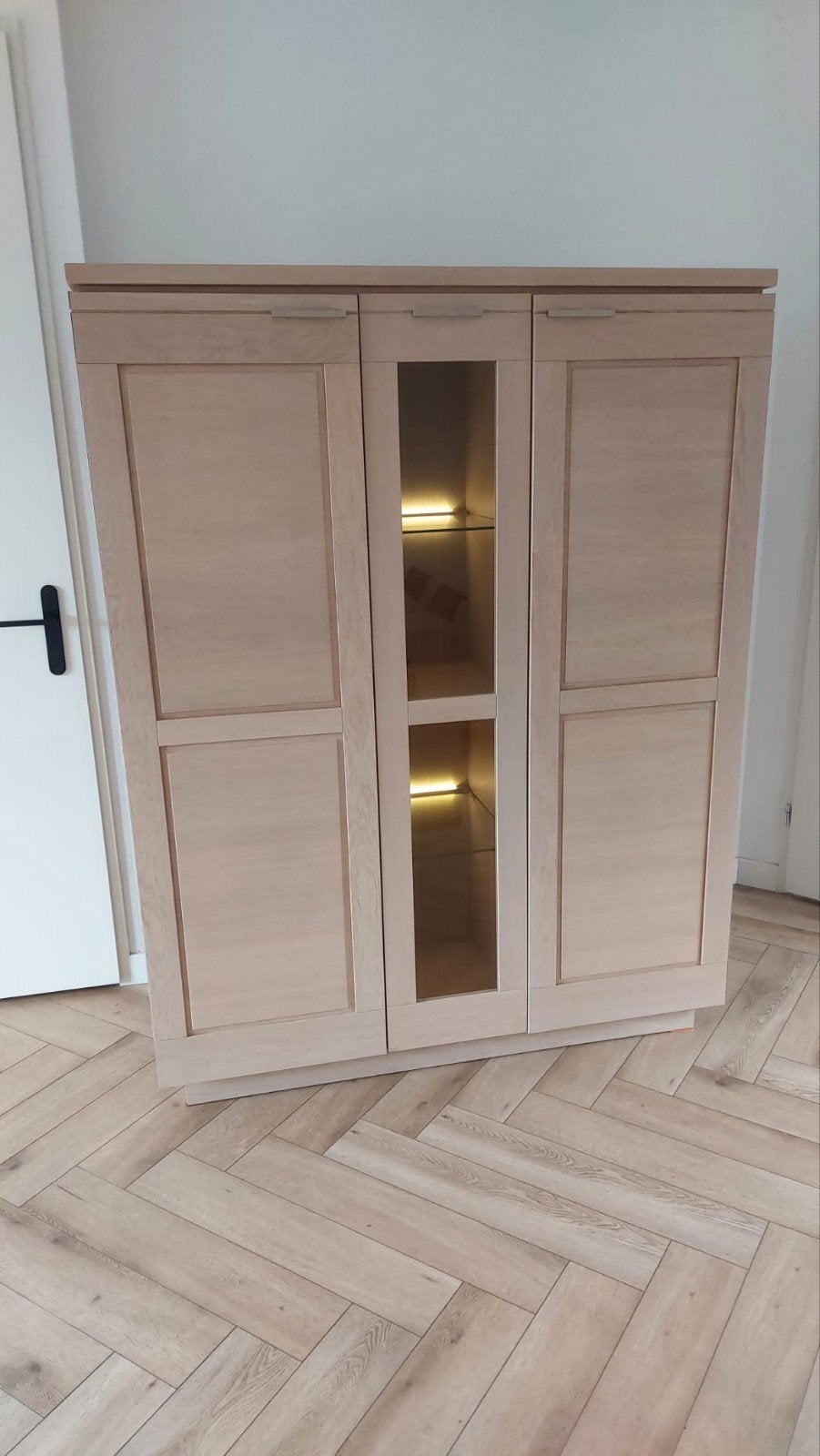 Vitrinekast met verlichting., Huis en Inrichting, Kasten | Vitrinekasten, Ophalen, Met deur(en), 100 tot 150 cm, Glas