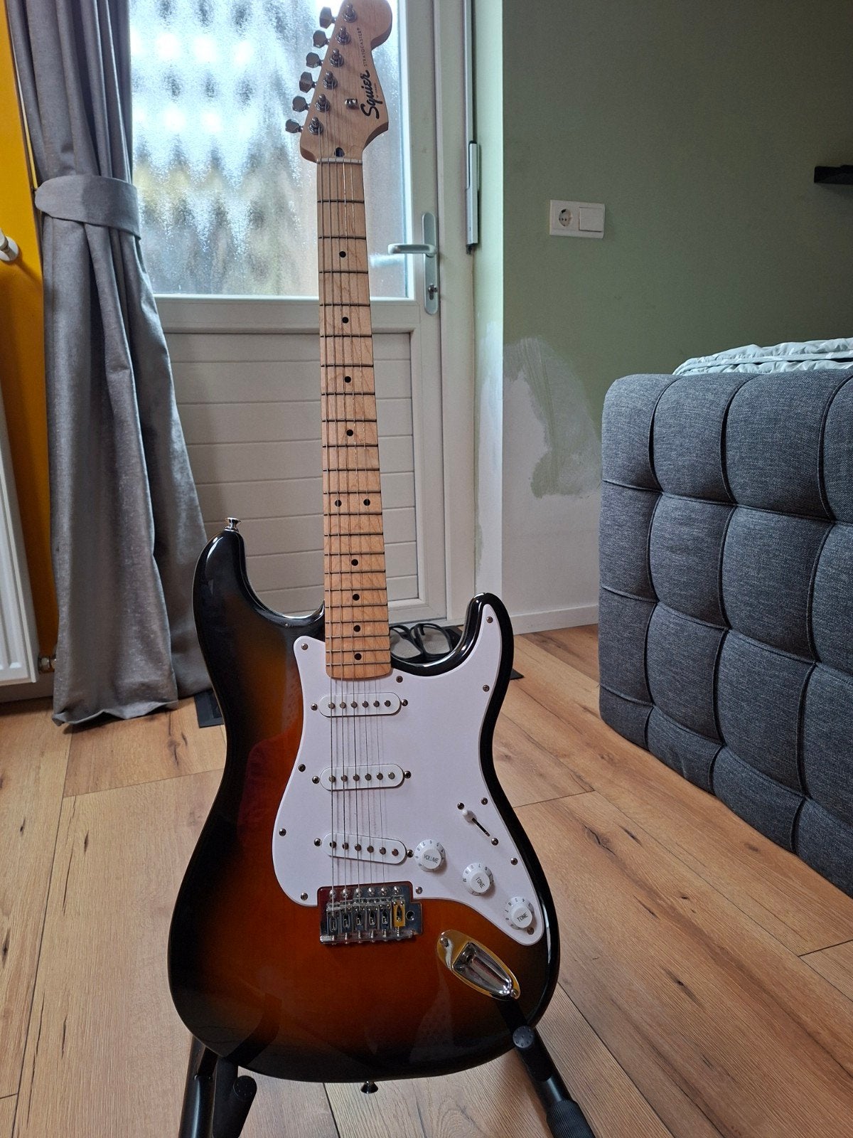 Squier Stratocaster elektrische gitaar met hoes, Ophalen, Gebruikt, Solid body, Fender