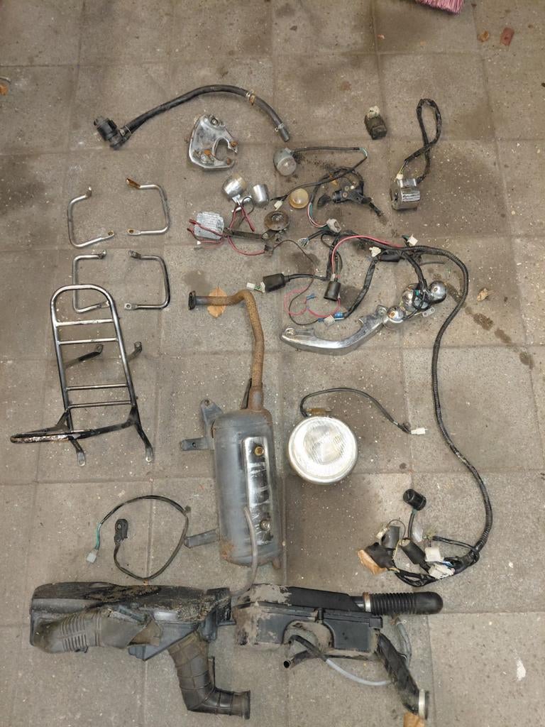 AGM Retro GY6 onderdelen - Uitlaat, koplamp, rekje en meer, Fietsen en Brommers, Brommeronderdelen | Scooters, Ophalen, Gebruikt