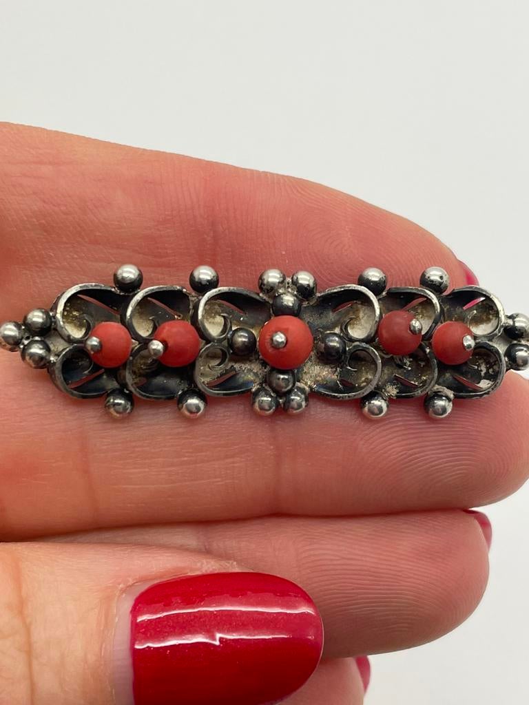 D146 Prachtige zilveren Escherer broche bloedkoraal, Ophalen of Verzenden, Zilver, Broche, Met edelsteen