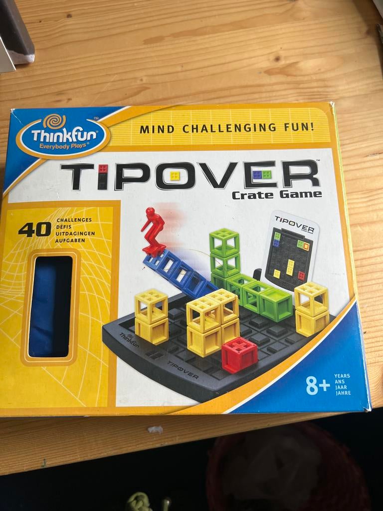 Thinkfun Tipover Crate Game - Mind Challenging Fun!, Vijf spelers of meer, Ophalen of Verzenden, Gebruikt