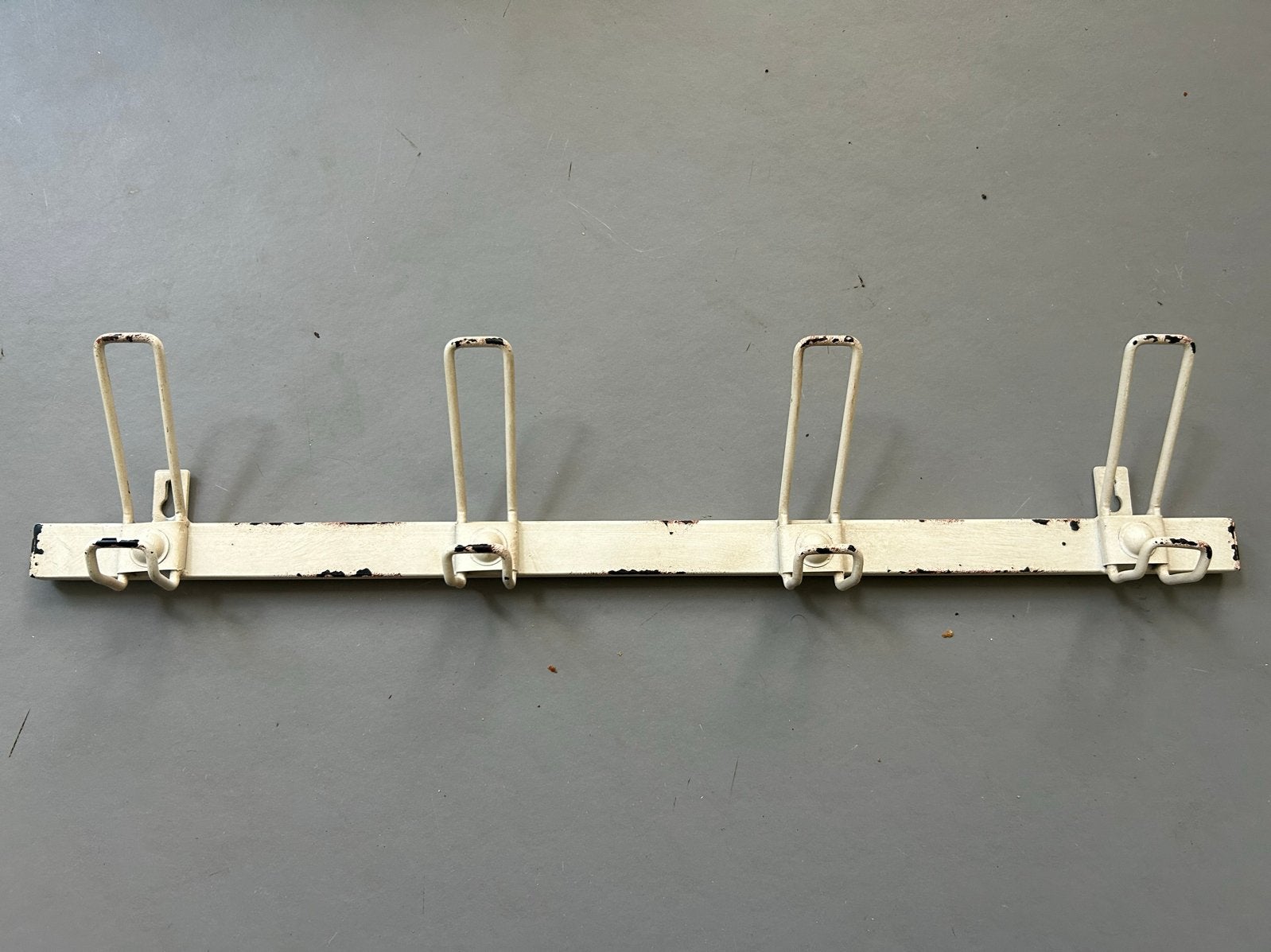 Ib Laursen denmark Vintage Look Witte Wandkapstok, Wandkapstok, Ophalen of Verzenden, Zo goed als nieuw, Minder dan 100 cm