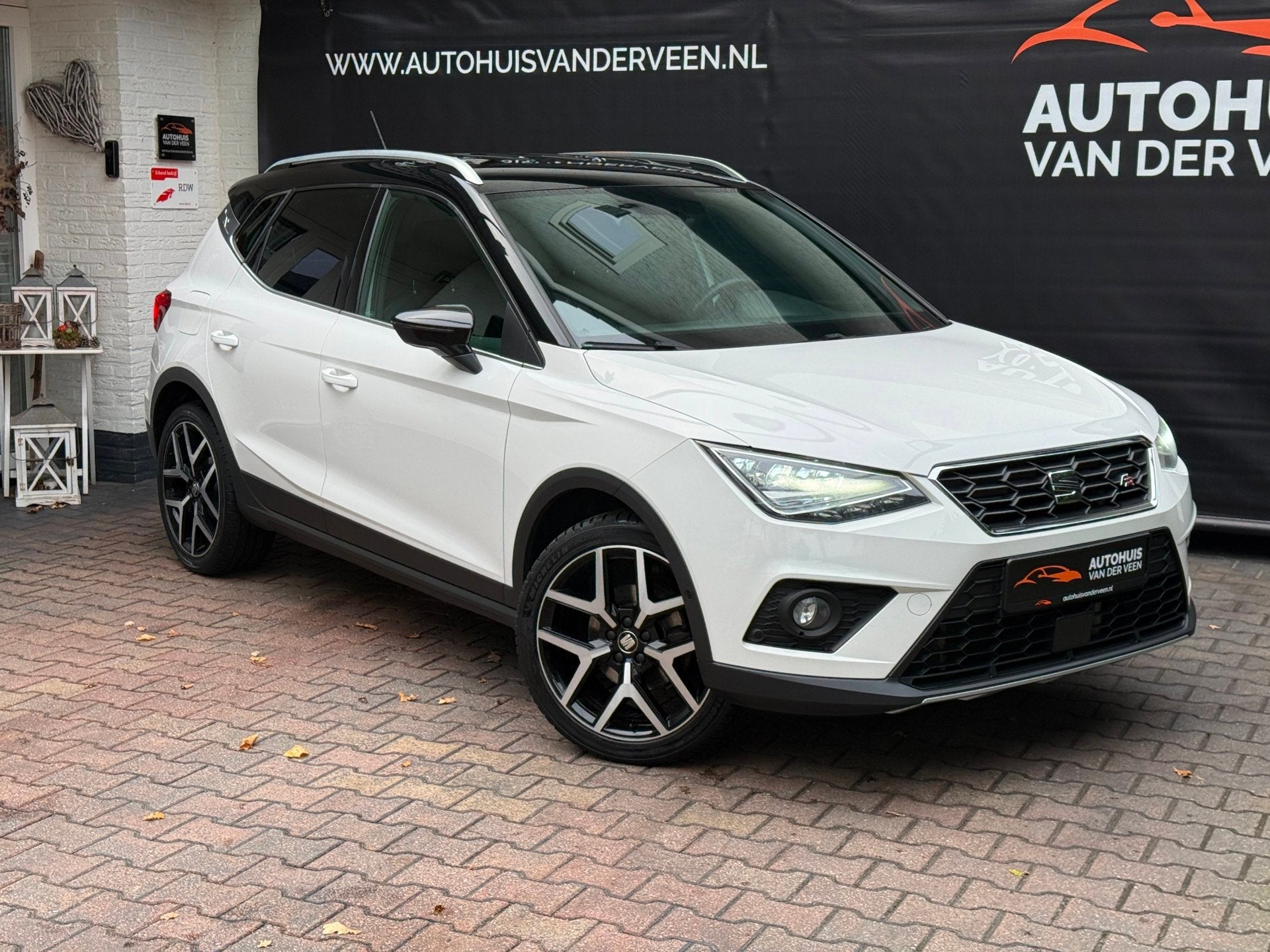 Seat Arona 1.0 TSI FR Business Intense, ACC/Camera/DSG/Beats, Auto's, Dealer onderhouden, 116 pk, Bedrijf, Grijs