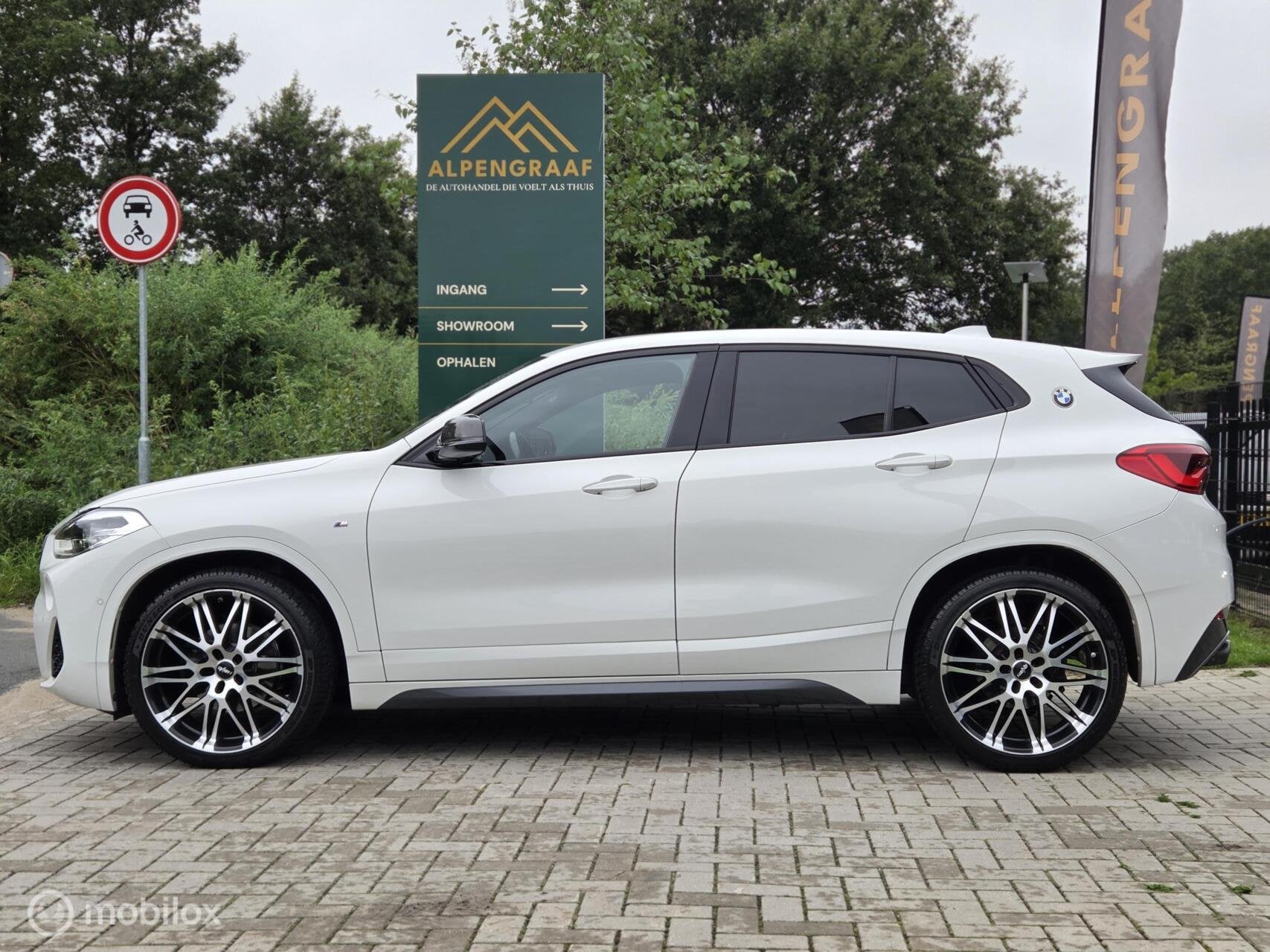 BMW X2 sDrive18i Executive M-Sport Oxigin, Auto's, Dealer onderhouden, Gebruikt, Automatische klimaatregeling, Wit