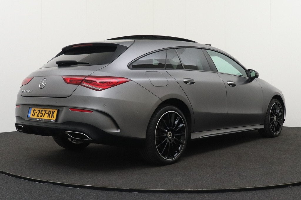 Mercedes-Benz CLA-Klasse Shooting Brake 250e AMG Night-Pack, Auto's, CLA, Gebruikt, 4 cilinders, 1645 kg