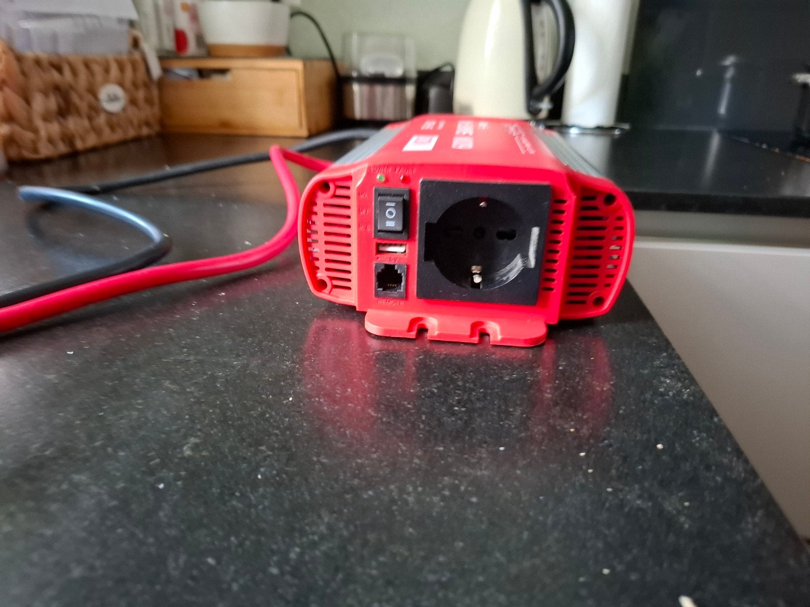 omvormer 12v naar 220volt + fiamma zijwand voor f45 en f65, Ophalen, Zo goed als nieuw