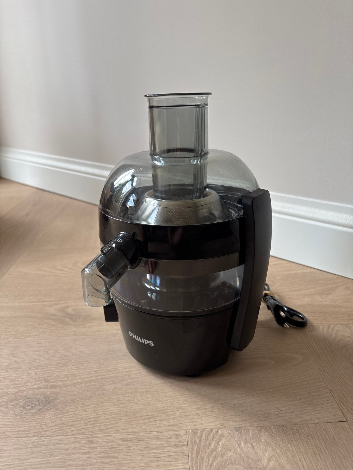 Philips Sapcentrifuge HR1832/00 - Compact en Krachtig, Ophalen of Verzenden, Zo goed als nieuw, Elektrisch, Sapcentrifuge