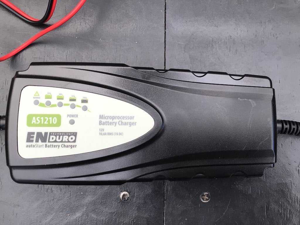 Te koop 2x amg accu 100ah incl nieuwe lader, Ophalen, Gebruikt