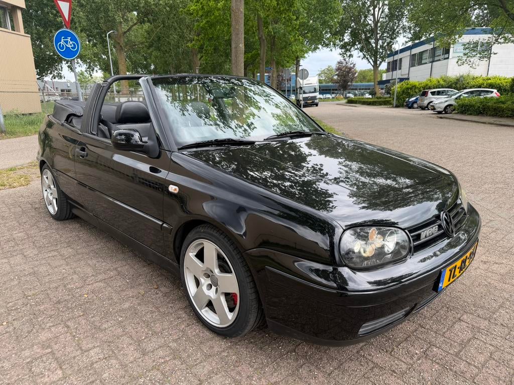 Vw Golf 2.8 VR6 Cabriolet 1998 , NAP , Leder , APK 05-2027, Auto's, 4 cilinders, Cabriolet, 4 stoelen, Zwart