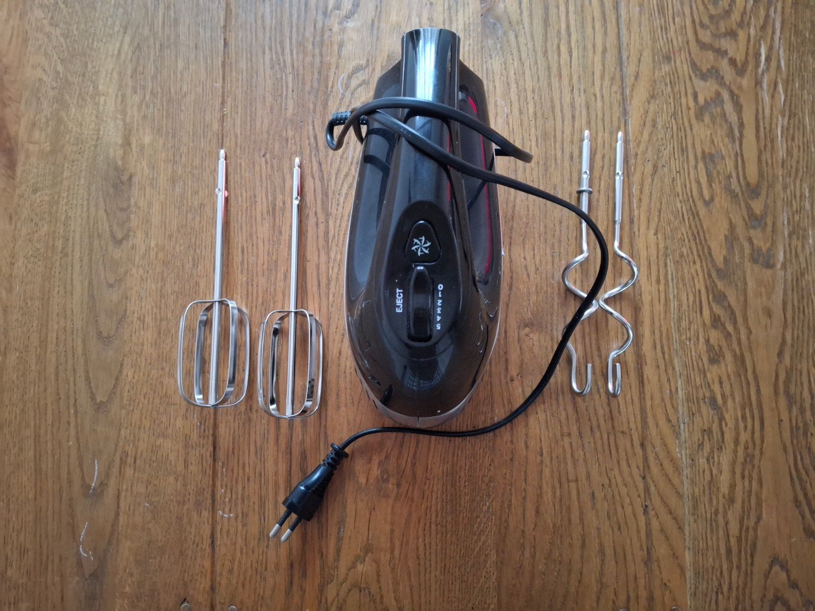 Handmixer met kloppers en deeghaken, Overige typen, Ophalen of Verzenden, Zo goed als nieuw, Zwart