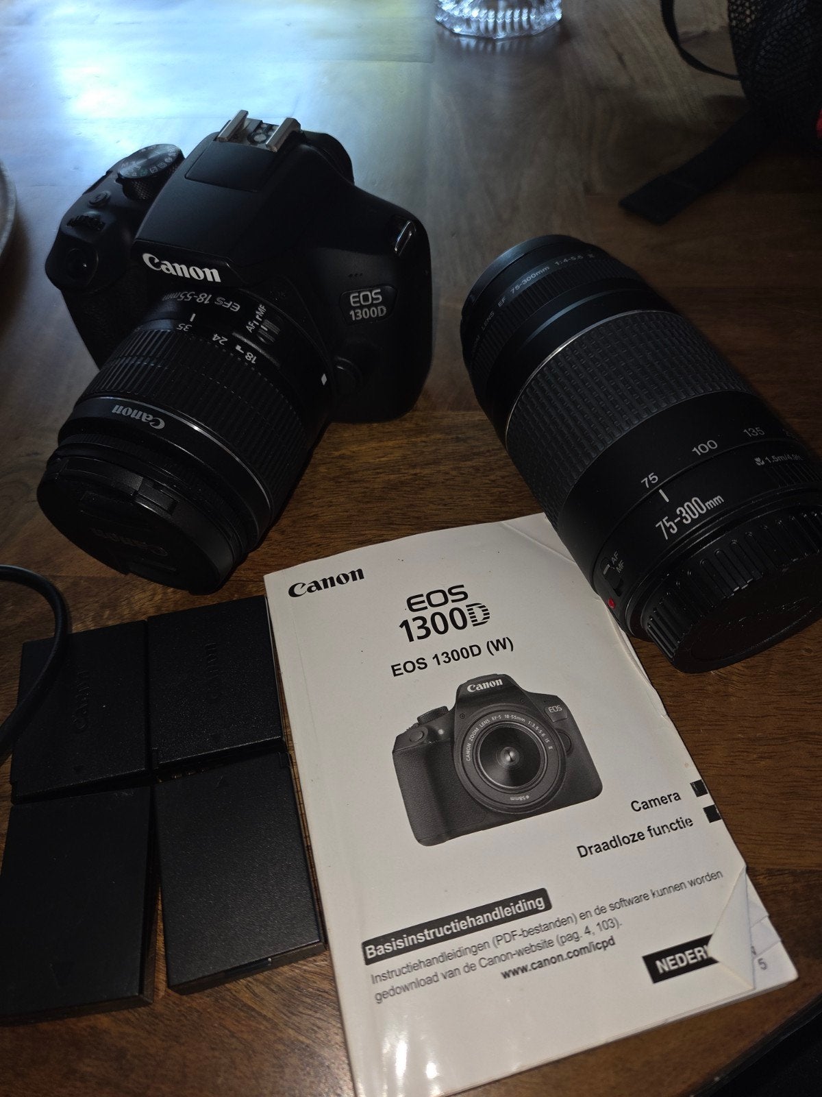 Canon EOS 1300D Spiegelreflexcamera met 2 lenzen en tas, Canon, Ophalen of Verzenden, Zo goed als nieuw, Accu