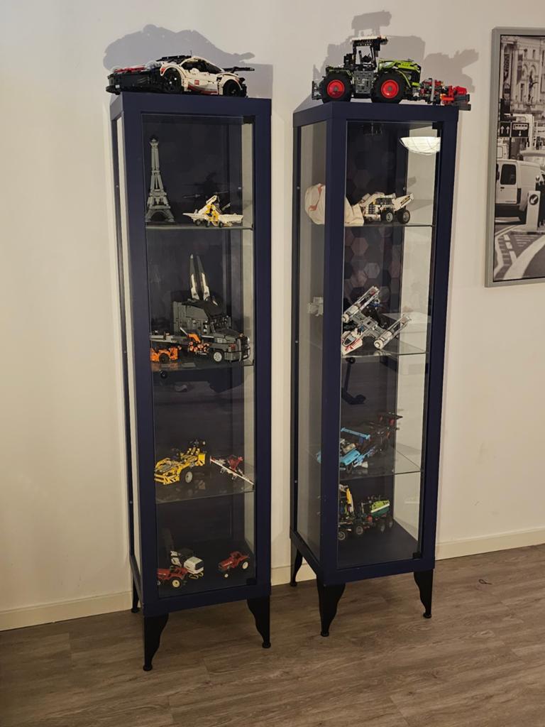 2 Vitrinekasten met verlichting en verstelbare legplanken, Ophalen, Minder dan 50 cm, Glas, Modern